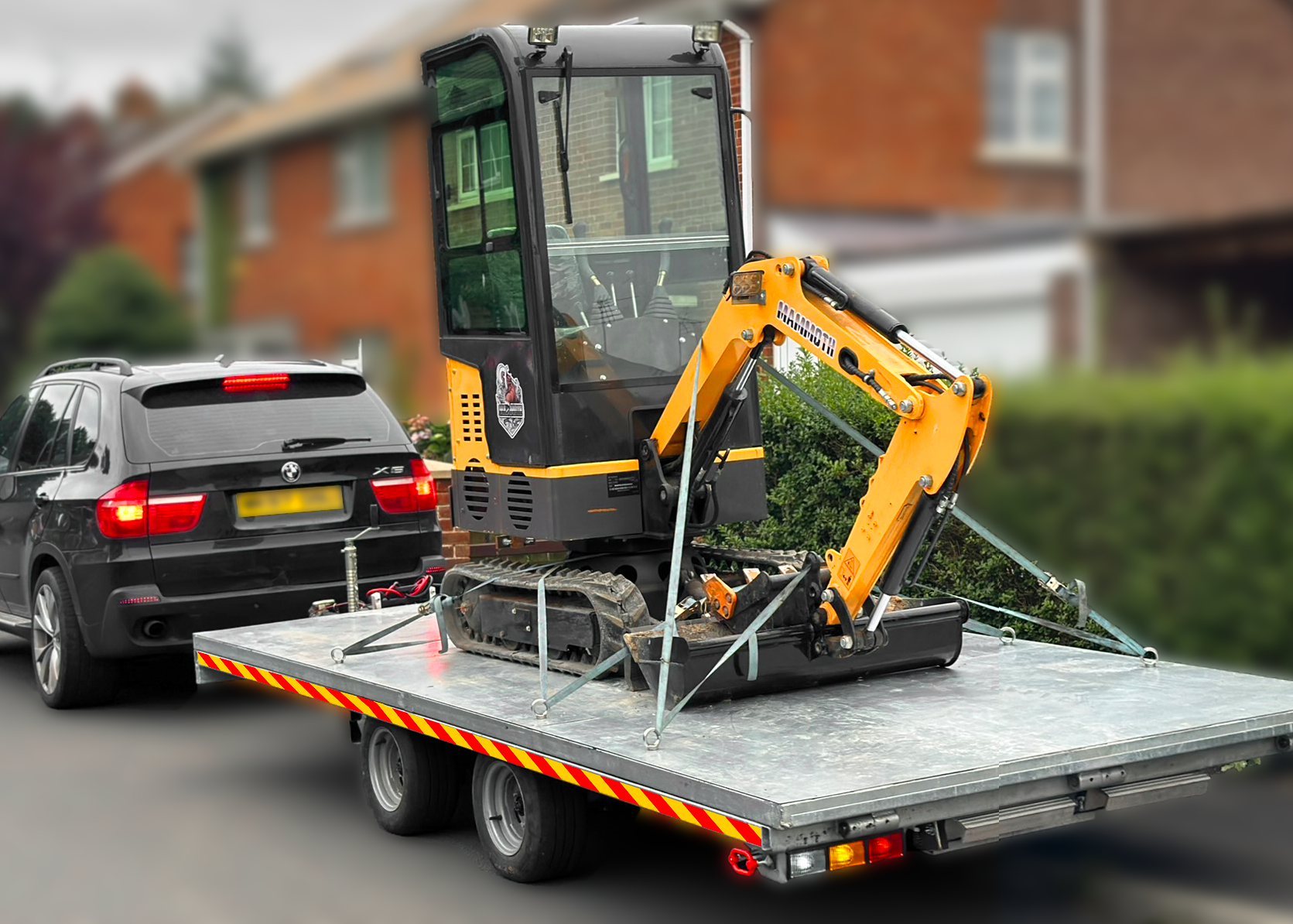 Mini digger collection and transportation Mini digger collection and transportation