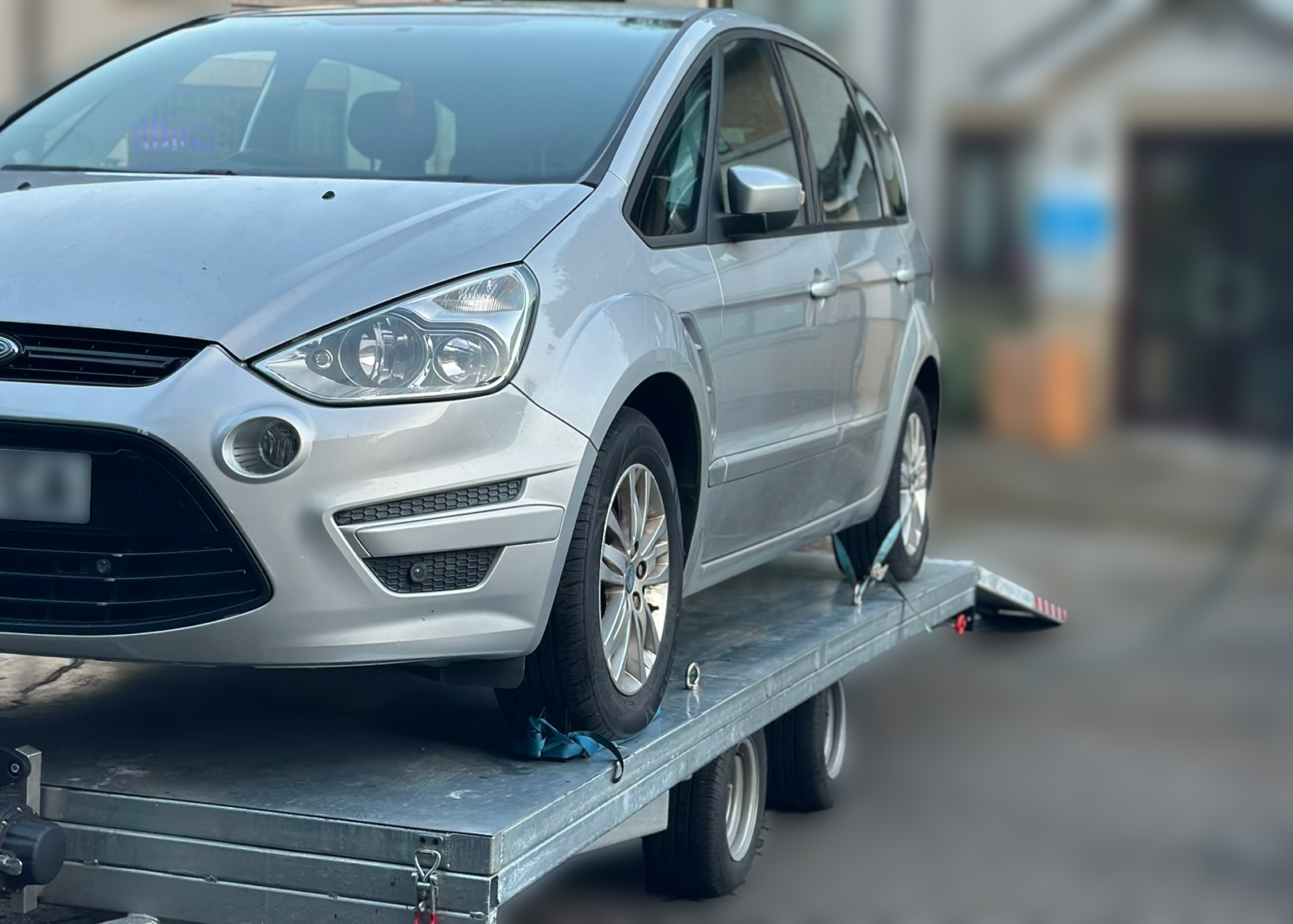 Renault sideview Mini digger collection and transportation